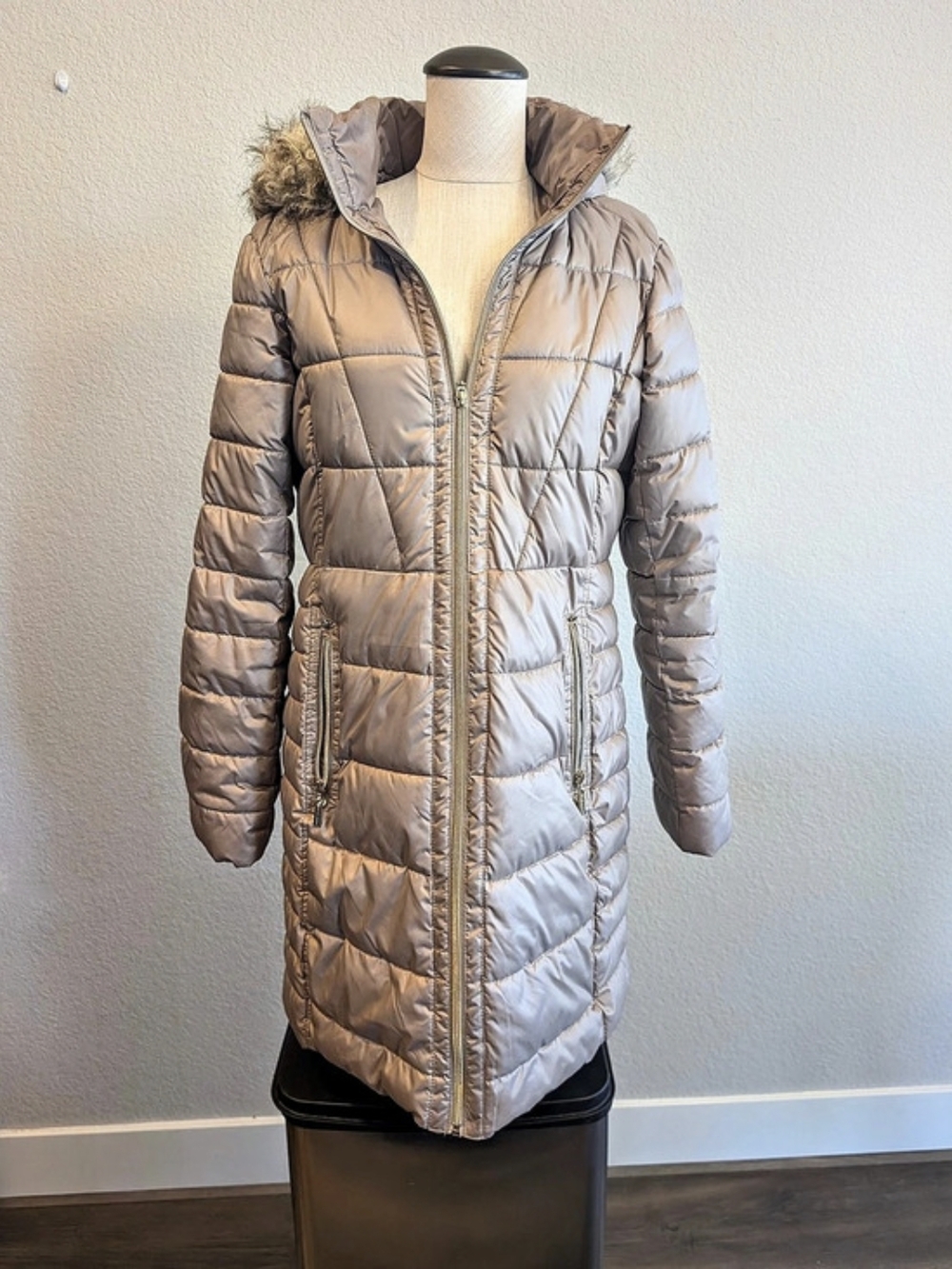 Gallery Fur-trimmed Hooded Puffer Coat in Brown Size Medium